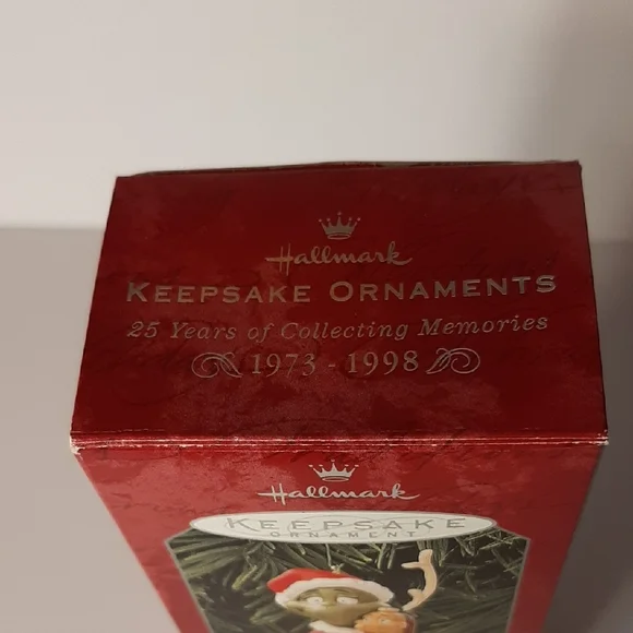 Hallmark "Keepsake" Grinch and Max Ornament in Classic Red & Green, Handcrafted - Picture 9 of 11